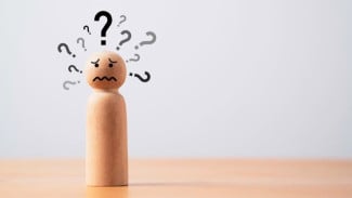 Negatif Self-Talk: Kenapa Perempuan Sering Jadi Korban Suara dalam Kepalanya Sendiri?