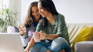 Rahasia Ampuh Jaga Remaja Aman Saat Akses Internet, Orang Tua Wajib Tahu!