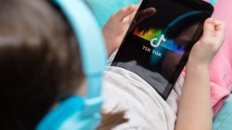 Larangan Media Sosial Anak di Bawah 16 Tahun Resmi Berlaku