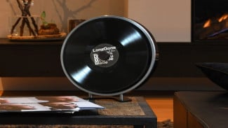 Turntable Desain Eksklusif: Alasan Vinyl Geser Dominasi CD
