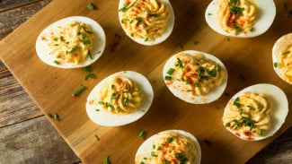 9 Rahasia Deviled Eggs Lezat ala Chef Tyler Florence