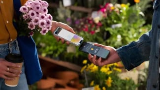 Apple Akhiri Penggunaan Alat Bayar Jadul di Tokonya!