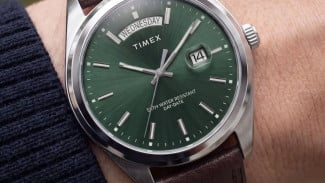 Timex Legacy Day and Date Tawarkan Dial Hijau Sunray dan Dua Strap Kulit Klasik