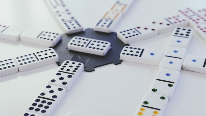 Permainan kartu domino