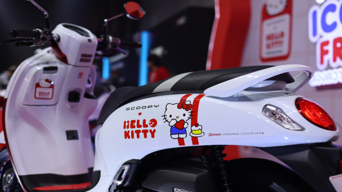 Honda Scoopy Hello Kitty Edition: Pesona Imut dan Sporty untuk Penggemar Skutik Retro