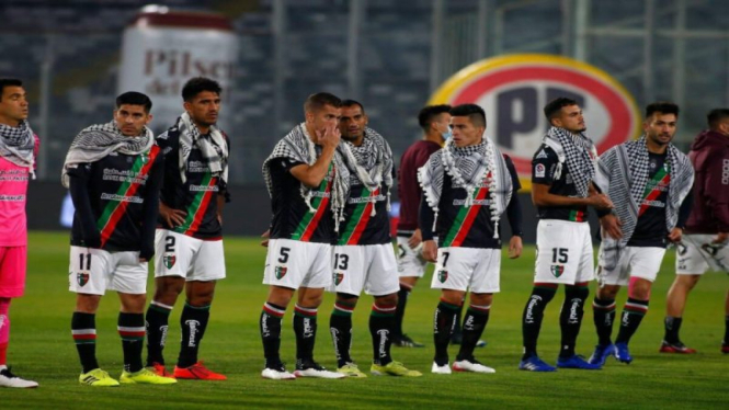 Aksi Solidaritas Palestina: Deportivo Palestino Kenakan Kafiyeh