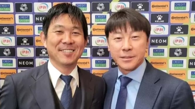 Pelatih Jepang Hajime Moriyasu bersama Shin Tae-yong