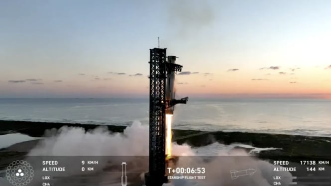 SpaceX Berhasil Tangkap Booster Super Heavy