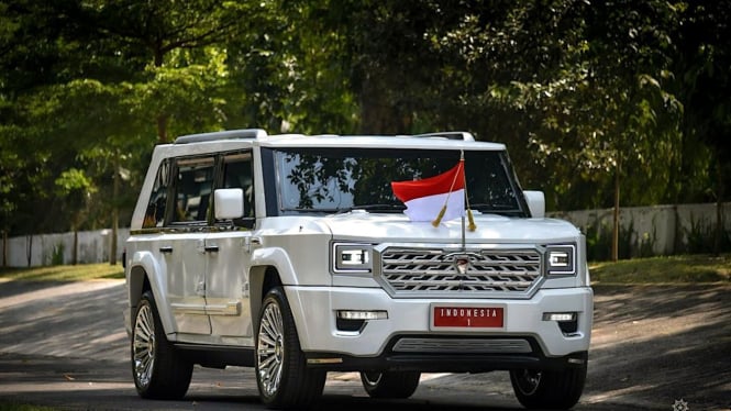 Mobil Maung MV3 Garuda Limousine yang Ditumpangi Prabowo.jpg