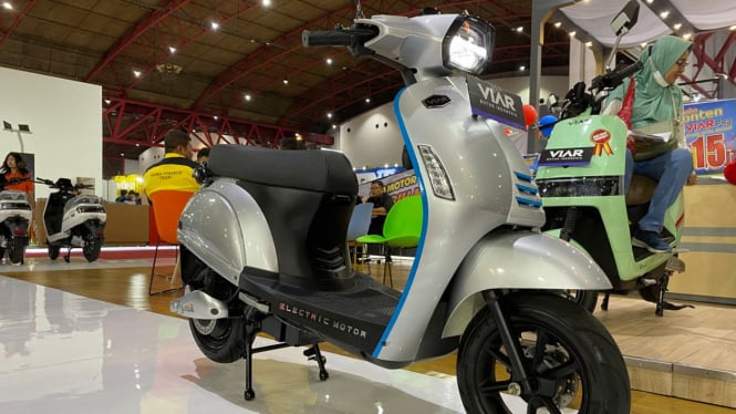 Viar EV1: Motor Listrik Bergaya Vespa yang Stylish dan Futuristik!