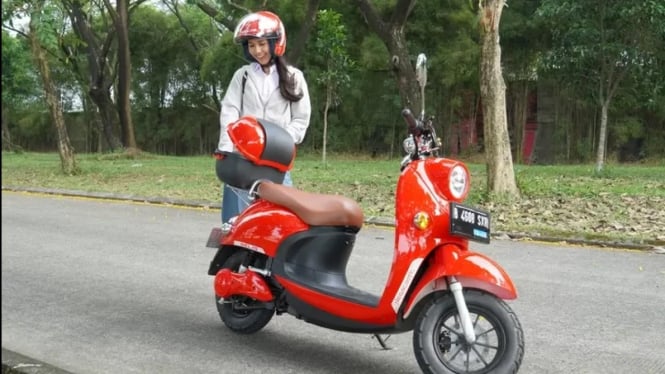 Selis Neo Scootic: Motor Listrik Futuristik ala Honda Scoopy Cuma 13 Jutaan!