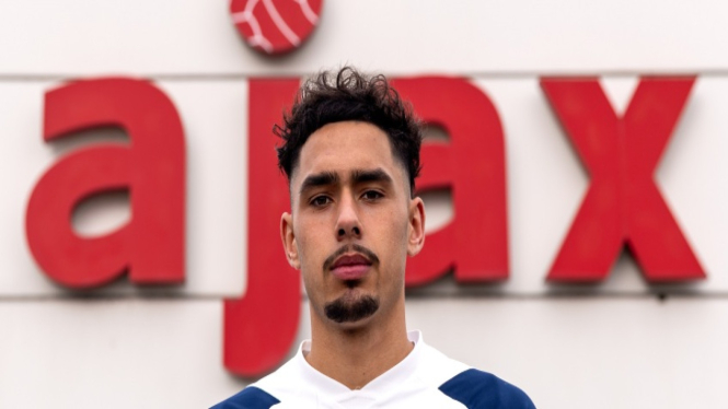 Sosok Pemain Ajax yang Keturunan Indonesia, Diminta Netizen untuk Gabung Timnas Garuda!