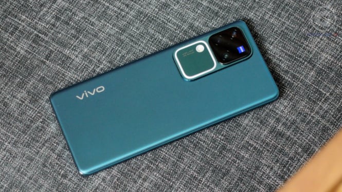 Harga Vivo V30 5G Terbaru 2025: Turun Drastis, Spesifikasi Makin Canggih!