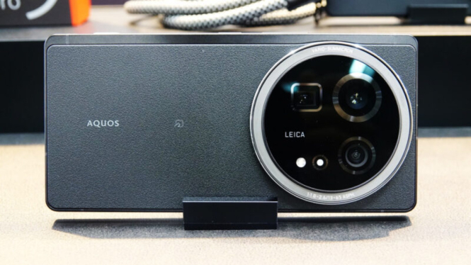 Sharp Aquos R9 Pro: Layar 2800 Nits, Kamera Leica, dan Snapdragon 8s Gen 3! Worth It?