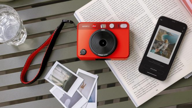 Leica Sofort 2 Burton Edition: Kamera Instan dengan Sentuhan Jake Burton