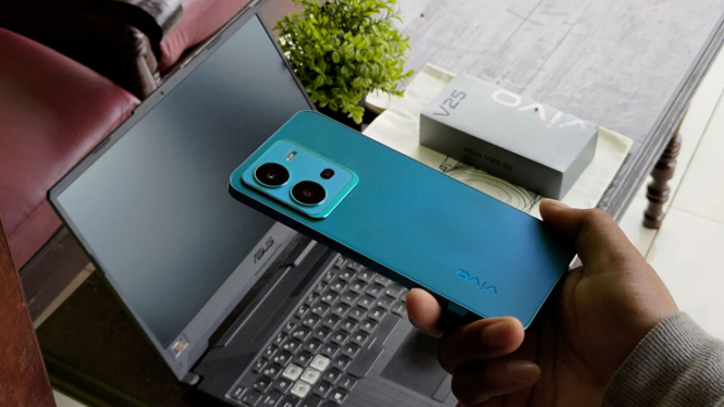 Harga Vivo V25 5G Terjun Bebas di 2025, Turun Hingga 3 Jutaan, ini Harga Terbaru dan Spesifikasi Len