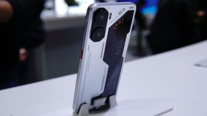 ZTE Nubia Neo 3 GT Resmi Dirilis! Punya Tombol Mirip PlayStation dan Lampu RGB Super Keren!