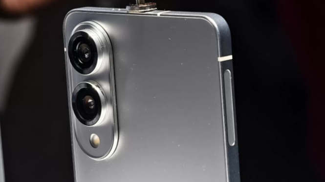 Samsung Galaxy S25 Edge: Desain Super Tipis 5,84 mm dengan Ketangguhan Luar Biasa!