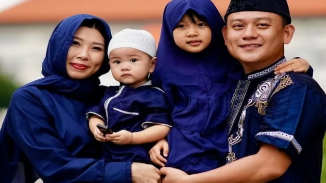 Viral! Chef Bobon Santoso Masuk Islam di Bulan Ramadhan, Dibimbing Ustaz Derry Sulaiman