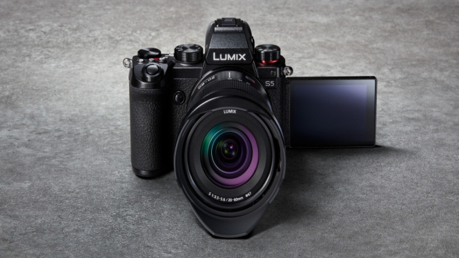 Panasonic Lumix S5: Kamera Mirrorless Tangguh dengan Fitur Profesional