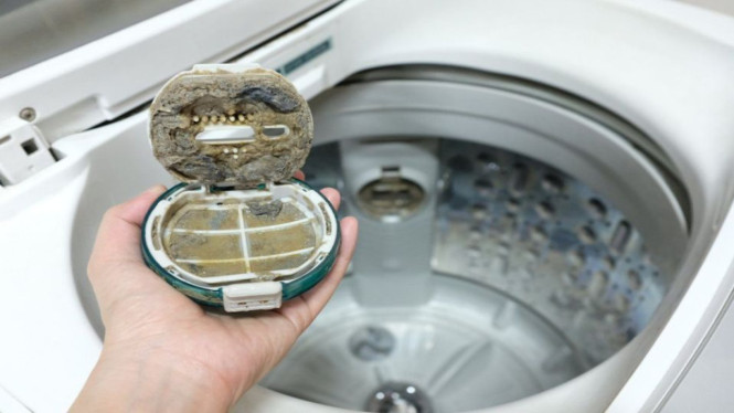 Bersihkan Filter Mesin Cuci di Rumah Hanya dengan Sabun Cuci Piring