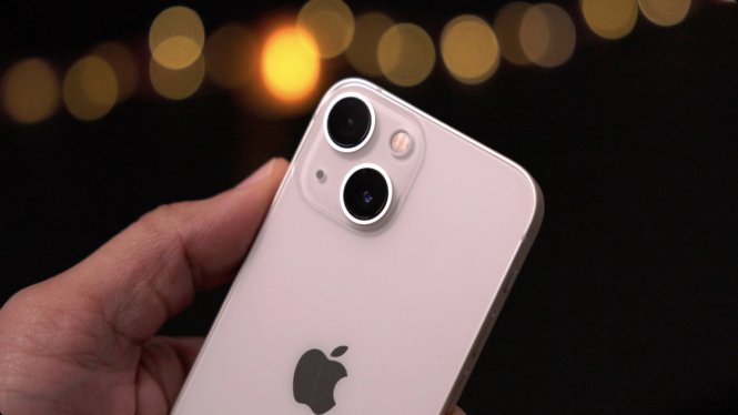 iPhone 13 Terjun Bebas ke 3 Jutaan! Masih Worth It Dibeli di 2025? Ini Alasannya!