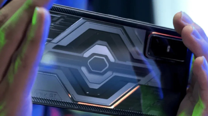 GT DynaVue: Teknologi Panel Belakang Infinix yang Bisa Berubah Warna Otomatis