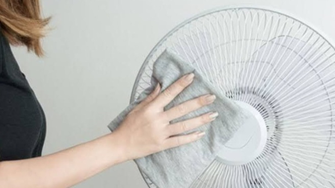 7 Cara Mudah Bersihkan Kipas Angin Tanpa Bongkar, Dijamin Debu Hilang Seketika!