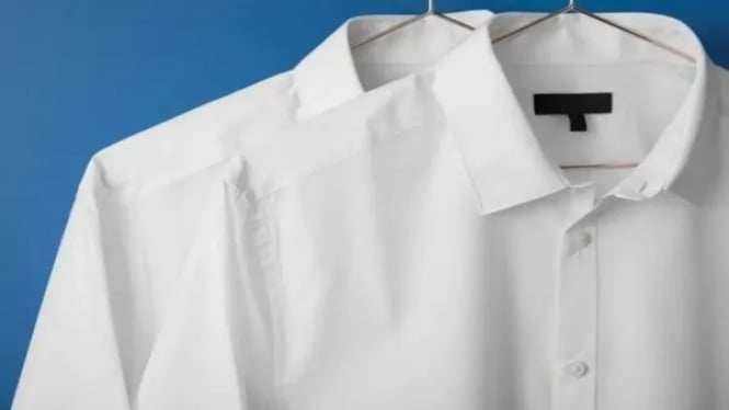 Mencuci Baju Putih Sekolah Anak agar Kembali Kinclong
