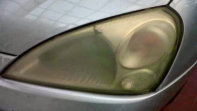 Lampu Mobil Menguning