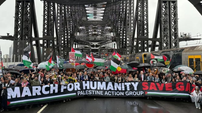 Puluhan Ribu Warga Australia Padati Jembatan Ikonik Sydney untuk Palestina