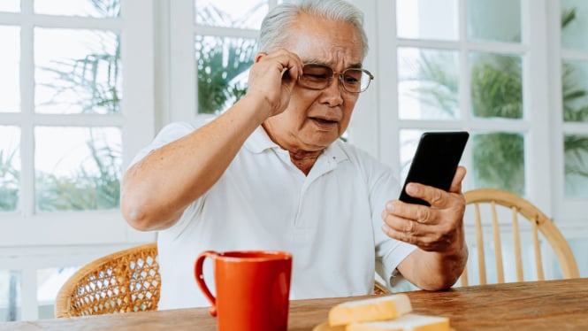 Cara Cerdas Atur Smartphone Orang Tua