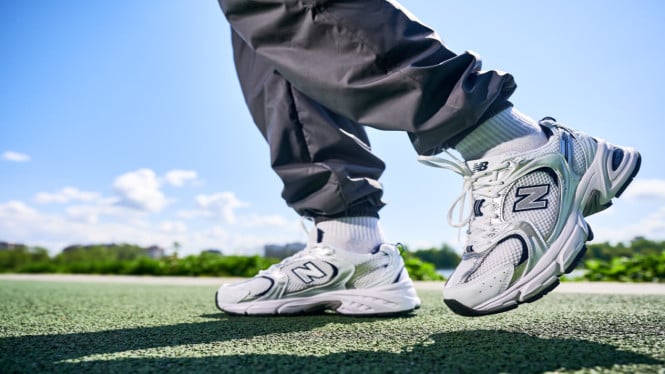 7 Sneakers Terbaik untuk Bapak-Bapak Kekinian: Nyaman Dipakai, Harga Masih Ramah di Kantong!