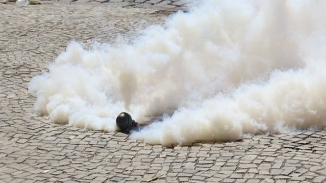 Wajib Tahu! Ini Cara Ampuh Atasi Efek Buruk Gas Air Mata dengan Cepat