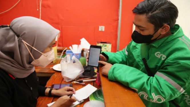 Viral Sedunia! Aksi Warganet Malaysia & 18 Negara Lain 'Banjiri' Ojol Indonesia dengan Makanan Gratis, Ini yang Terjadi!