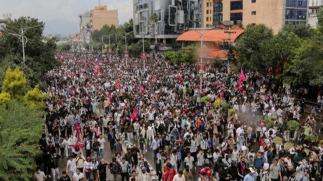 Tragis! Istri PM Nepal Meninggal Dibakar Massa dalam Kerusuhan Besar Akibat Blokir Medsos