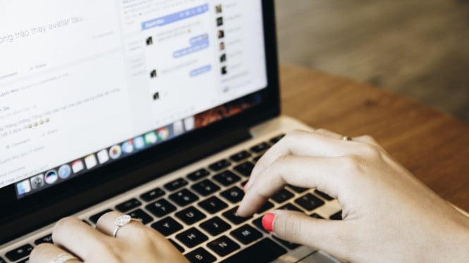 Cara Melihat Akun Facebook