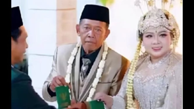 Cinta Beda Usia! Kakek 74 Tahun