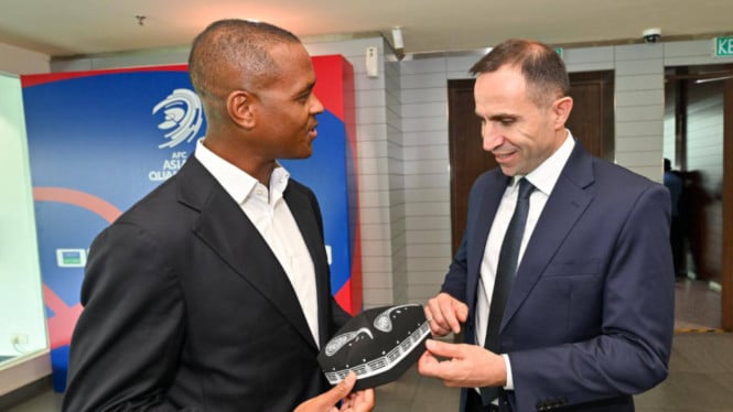 Patrick Kluivert dan Timur Kapadze