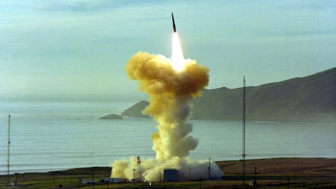 rudal balistik antarbenua (ICBM) Minuteman III