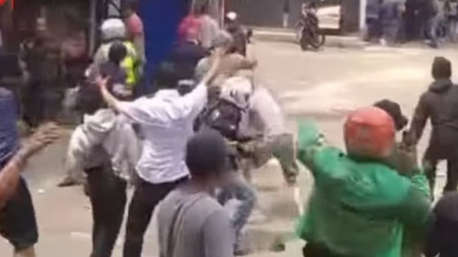 Ini Kronologis Lengkapnya! Bentrokan Ormas dan Debt Collector Ricuh di Daan Mogot