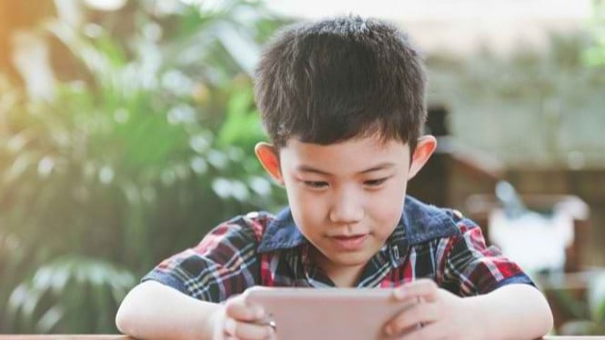 Bos YouTube Larang Anaknya Main Medsos! Ini yang Harus Orang Tua Tahu