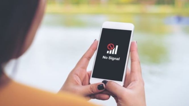 Sinyal HP Hilang Total? Ini Cara Cepat Mengatasinya Tanpa Ribet Permalink: sinyal-hp-hilang-total