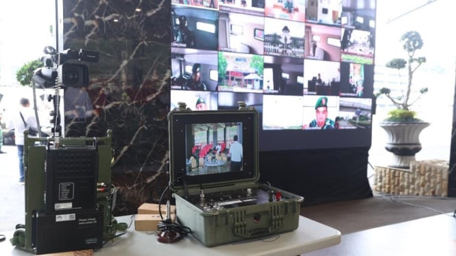 Perangkat Komunikasi Militer Modern