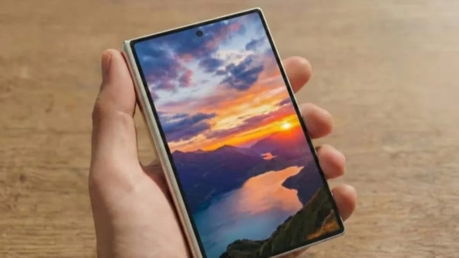 Lupa Galaxy Z Flip! Samsung Disebut Garap Foldable Lebar ala iPhone Fold