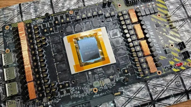 MSI RTX 5090 Lightning Z OCER: 40-Phase VRM, 3.45 GHz & GDDR7 36 Gbps!