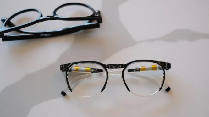 Tak Perlu Lagi Ganti Kacamata! IXI Hadirkan Lensa yang Fokus Sendiri Sesuai Mata Anda