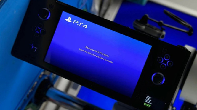 Modder Ciptakan PS4 Portable Sejati dengan Layar OLED 7 Inci