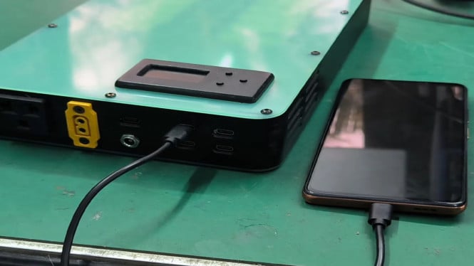 Power Bank 96.000mAh Omnibus 4x8: Solusi Listrik Portabel DIY