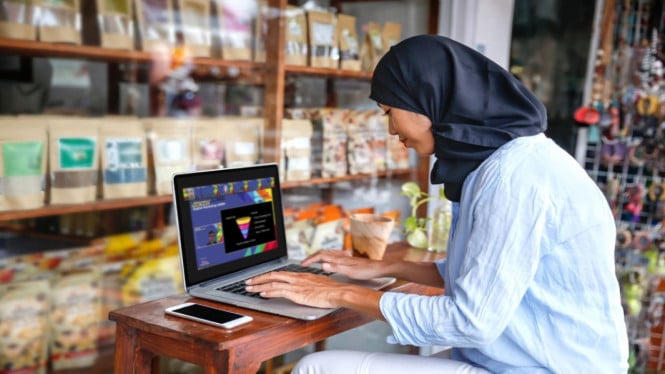 Adu Harga Layanan Internet FWA: Indosat, Orbit, atau IRA?